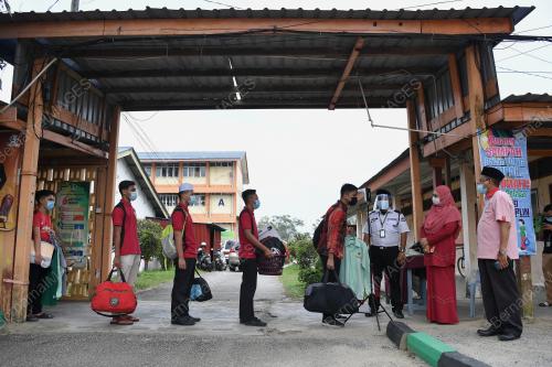 PELAJAR MASUK ASRAMA