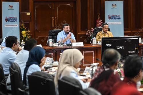 DATUK SERI AMIR HAMZAH AZIZAN