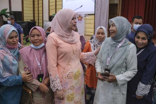 DATUK SERI RINA MOHD HARUN