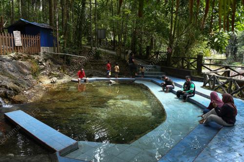 KOLAM AIR PANAS LA