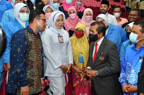 DATUK ADNAN MAT