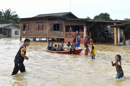 BANJIR DI KEMAMAN