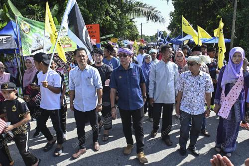 KARNIVAL JOM MASUK KAMPUNG