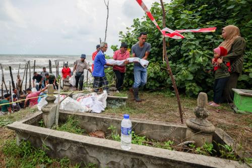 HAKISAN TANAH KUBUR