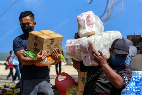 BANTUAN KEPADA MANGSA BANJIR