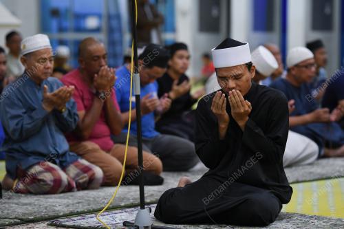 SOLAT SUNAT HAJAT DIJAUHI WABAK 2019-nCoV