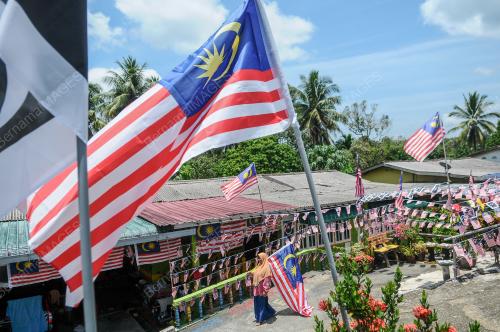 JALUR GEMILANG HIASI RUMAH