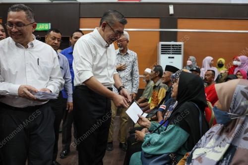 DATUK SERI SALAHUDDIN AYUB