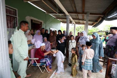 WARGA EMAS SAMBUT AIDILFITRI