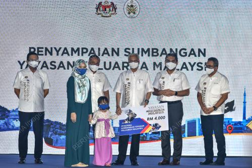 DATUK SERI ISMAIL SABRI YAAKOB