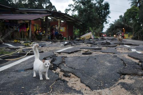 JALAN ROSAK SELEPAS BANJIR