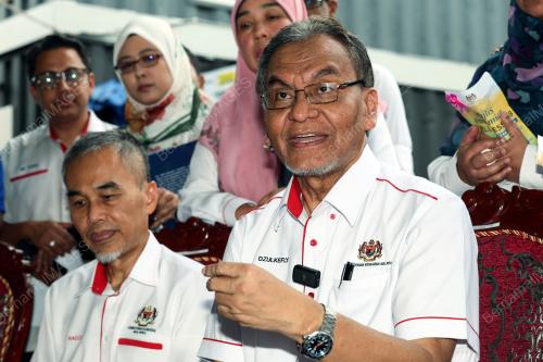 DATUK SERI DR DZULKEFLY AHMAD