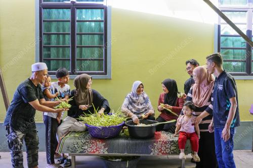 KETUPAT PALAS