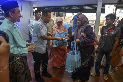 NIK NAZMI NIK AHMAD