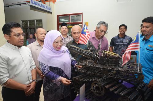 DATUK ROSNI SOHAR