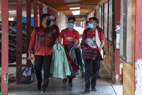 PELAJAR MASUK ASRAMA