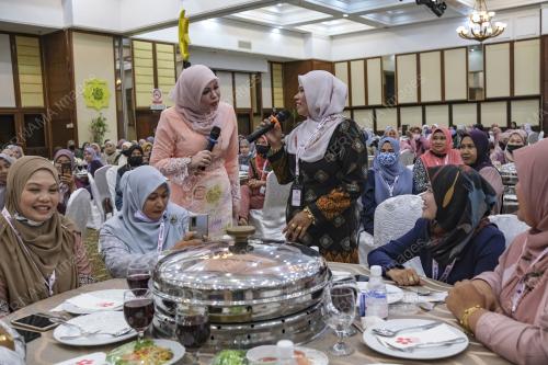 DATUK SERI RINA MOHD HARUN