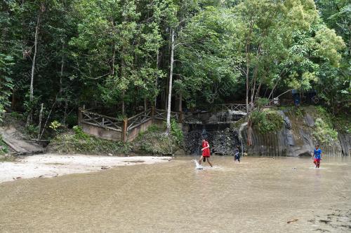 KOLAM AIR PANAS LA