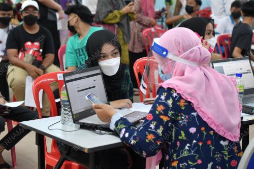 VAKSINASI PELAJAR SEKOLAH MENENGAH