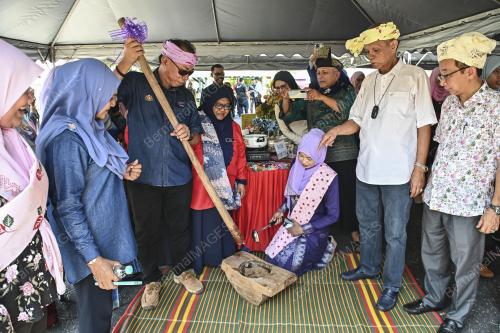 KARNIVAL JOM MASUK KAMPUNG