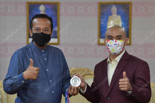 DATUK SERI DR AHMAD SAMSURI MOKHTAR