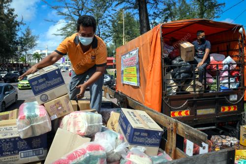 BANTUAN KEPADA MANGSA BANJIR