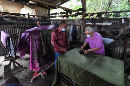 PEMBUATAN BATIK TRADISIONAL TERENGGANU