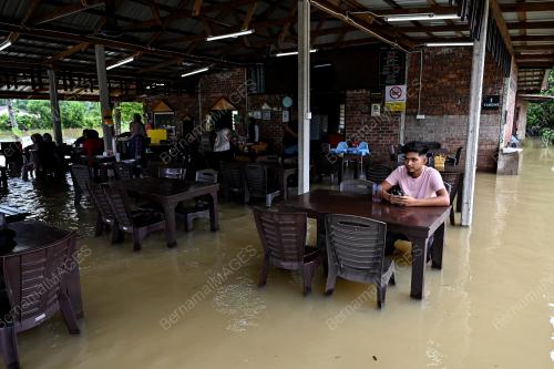 KEDAI MAKAN BANJIR