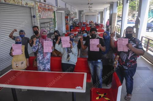 SUASANA LENGANG MEDAN SELERA BATU BURUK 3