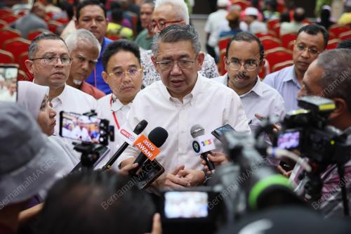 DATUK SERI SALAHUDDIN AYUB