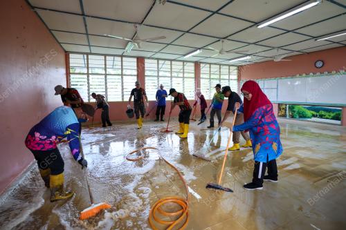BERSIH SEKOLAH BANJIR