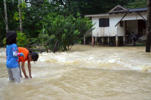 TR12_01122019_BANJIR_SETIU
