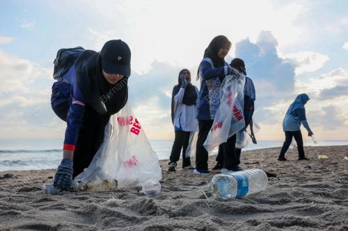 BERSIH PANTAI MONSUN TERENGGANU