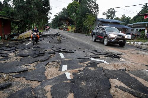 JALAN ROSAK SELEPAS BANJIR