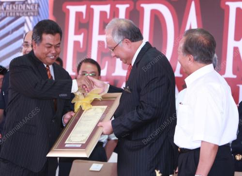 MOHD NAJIB TUN ABDUL RAZAK