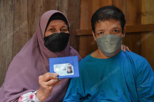 PEMUDA OKU TERIMA KAD PENGENALAN