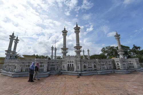 TAMAN MONUMEN