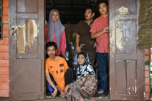 IBU BESARKAN ENAM ANAK OKU