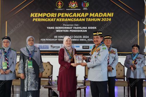 FADHLINA SIDEK