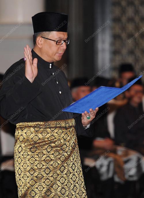 TR12_12052014_ANGKAT_SUMPAH