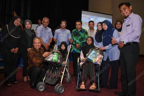 DATUK AHMAD NADZARUDIN ABDUL RAZAK