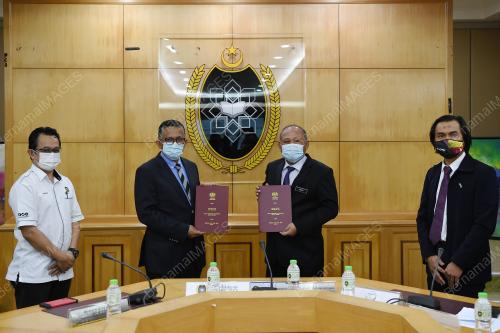 PROF DATUK DR HASSAN BASRI AWANG MAT DAHAN