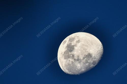 WAXING GIBBOUS MOON