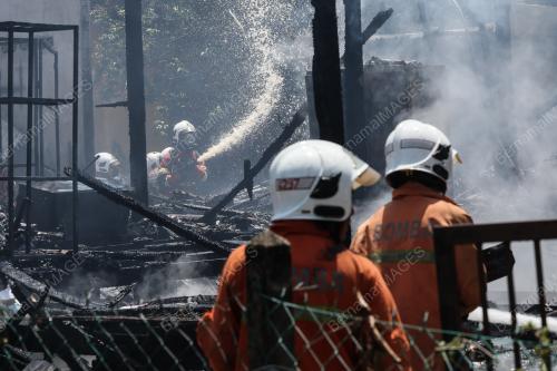 WARGA EMAS MAUT KEBAKARAN