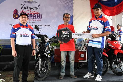 DATUK NIK NASARUDIN MOHD ZAWAWI