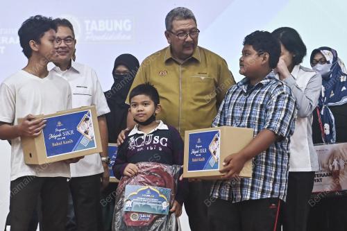 DATUK SERI WAN AHMAD DAHLAN ABDUL AZIZ