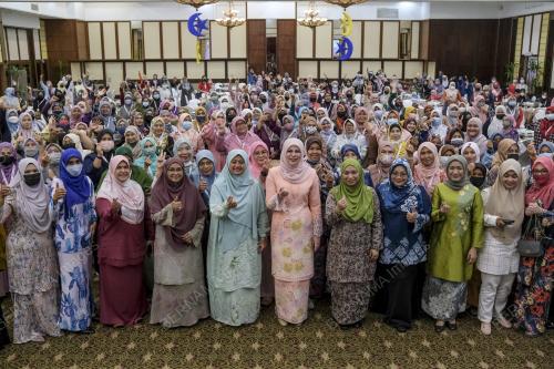 DATUK SERI RINA MOHD HARUN