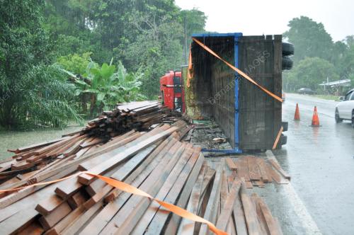 TR12_24122012_BANJIR