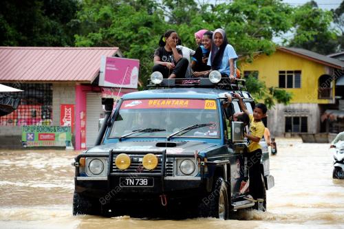 TR12_27022013_BESUT_BANJIR