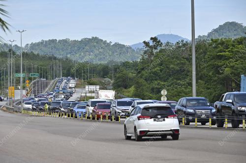 KESESAKAN PLAZA TOL KUALA TERENGGANU